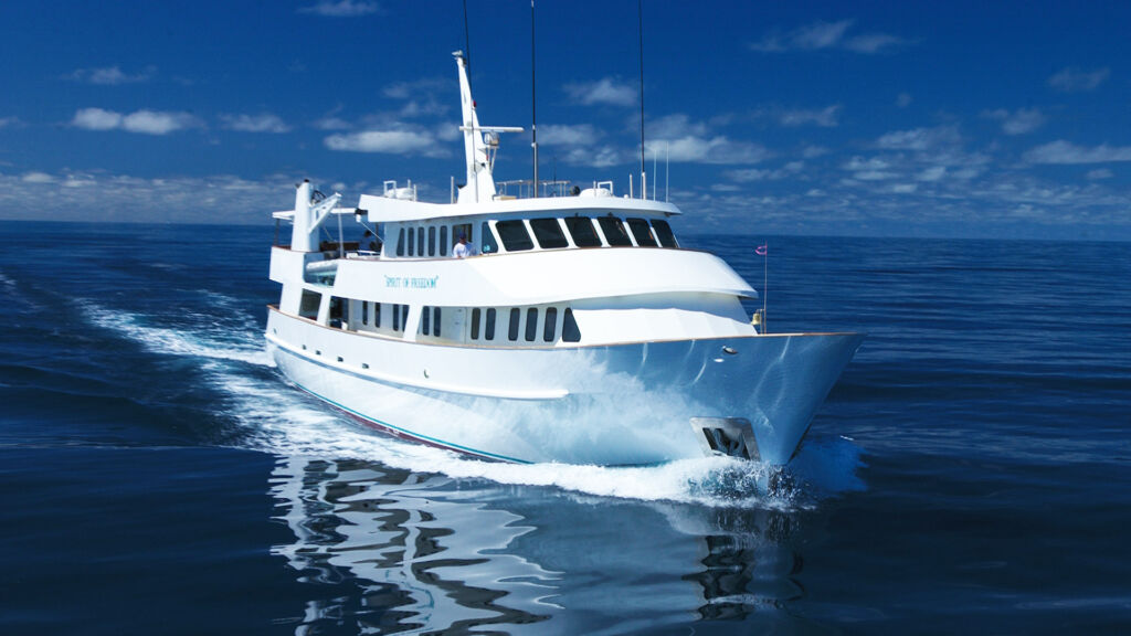 spirit-of-freedom cruising